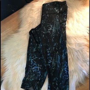 Lululemon blue Camo capri
